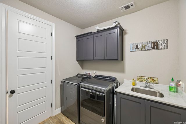 498 DOUBLE GATE RD, Castroville, TX 78009