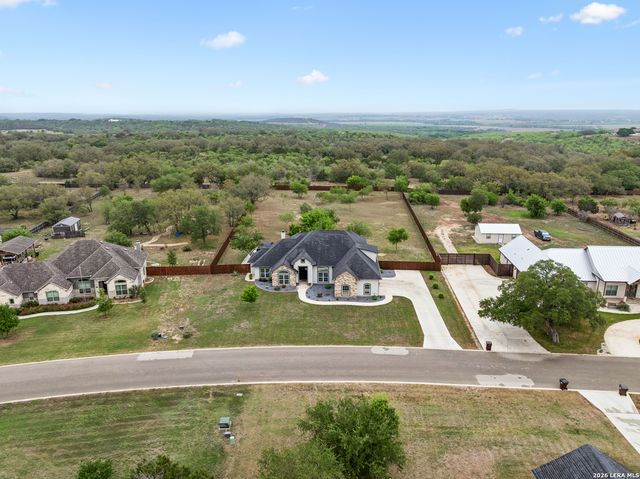 498 DOUBLE GATE RD, Castroville, TX 78009