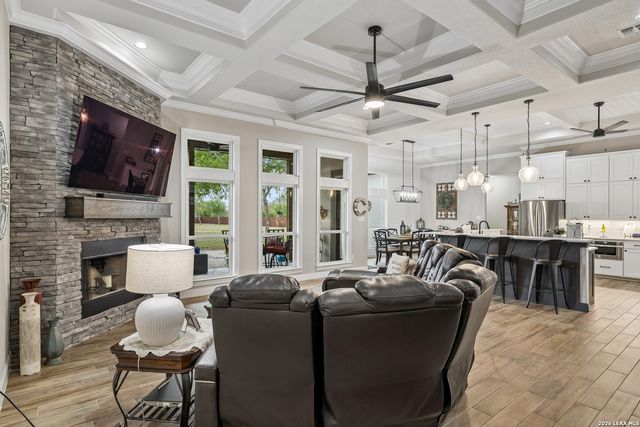 498 DOUBLE GATE RD, Castroville, TX 78009