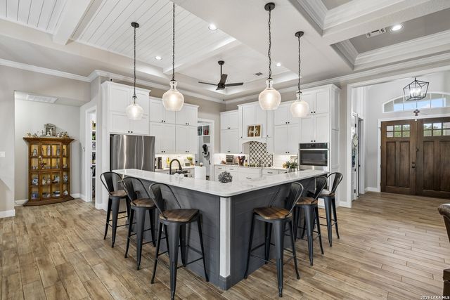 498 DOUBLE GATE RD, Castroville, TX 78009