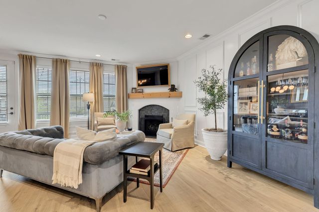 811 Silkwood Dr, Nashville, TN 37221