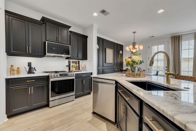 811 Silkwood Dr, Nashville, TN 37221