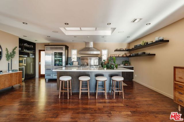 8559 Hollywood Boulevard, Los Angeles, CA 90069