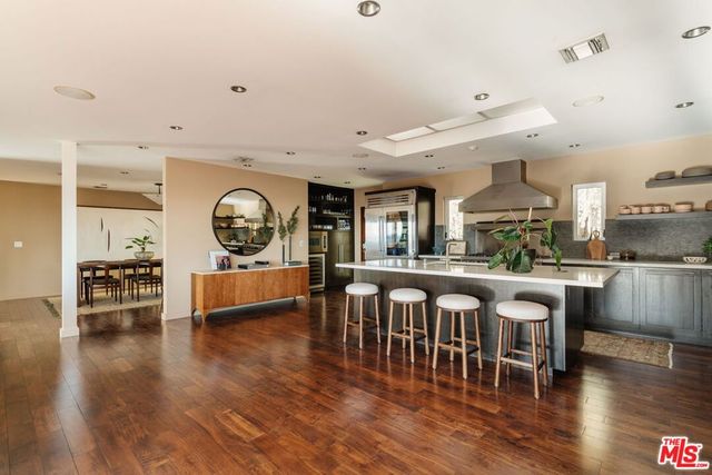 8559 Hollywood Boulevard, Los Angeles, CA 90069