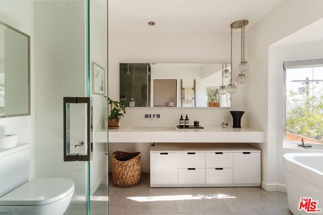 8559 Hollywood Boulevard, Los Angeles, CA 90069