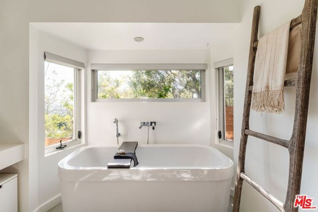 8559 Hollywood Boulevard, Los Angeles, CA 90069