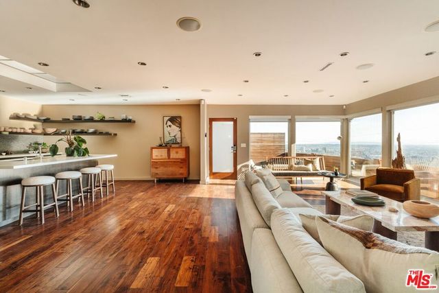 8559 Hollywood Boulevard, Los Angeles, CA 90069