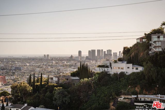 8559 Hollywood Boulevard, Los Angeles, CA 90069