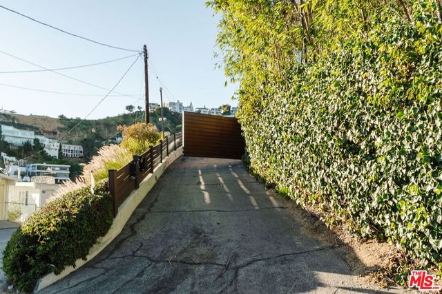 8559 Hollywood Boulevard, Los Angeles, CA 90069