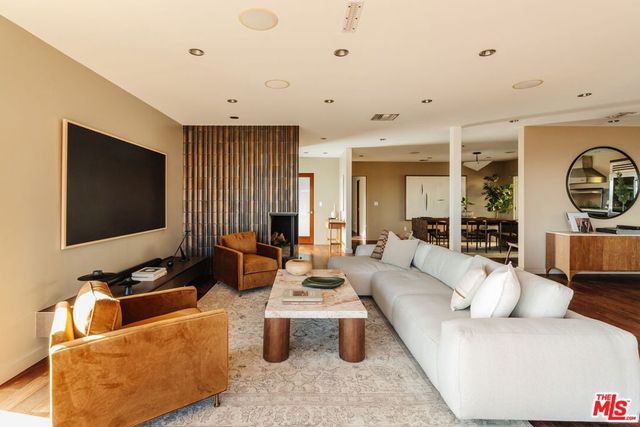 8559 Hollywood Boulevard, Los Angeles, CA 90069