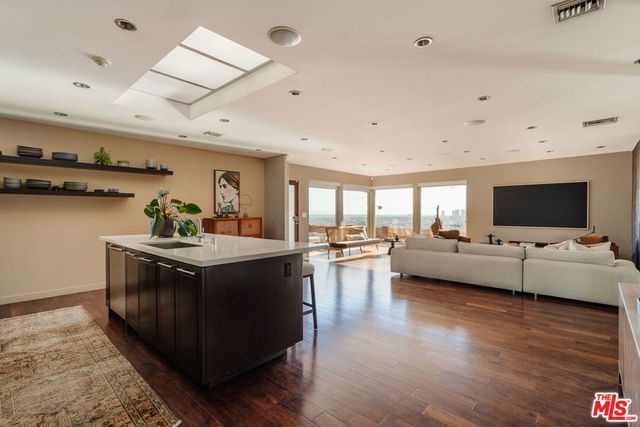 8559 Hollywood Boulevard, Los Angeles, CA 90069