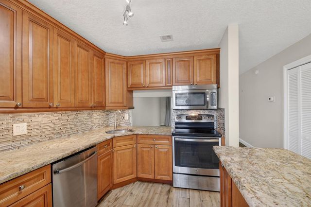 112 Lake Olive Drive, Royal Palm Beach, FL 33411