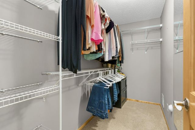 3190 Frontier Drive, Woodbury, MN 55129