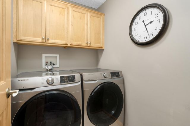 3190 Frontier Drive, Woodbury, MN 55129