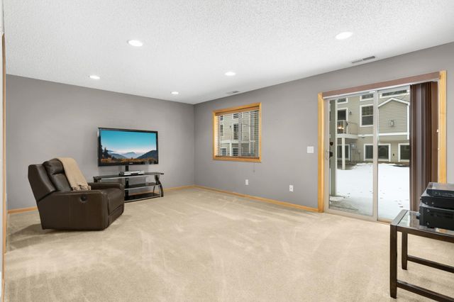 3190 Frontier Drive, Woodbury, MN 55129