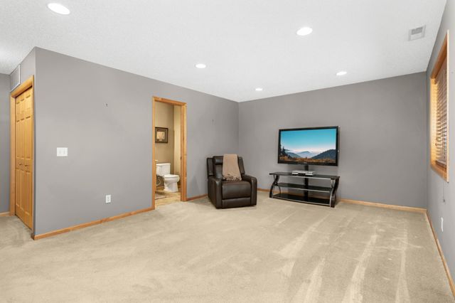 3190 Frontier Drive, Woodbury, MN 55129