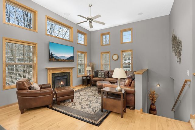 3190 Frontier Drive, Woodbury, MN 55129