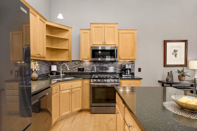 3190 Frontier Drive, Woodbury, MN 55129