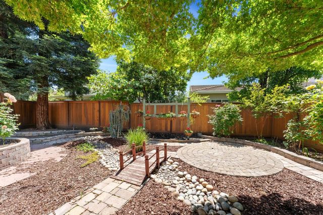 2154 New Hampshire Way, Sacramento, CA 95835