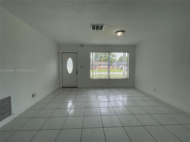 5820 NW 13th St, Sunrise, FL 33313