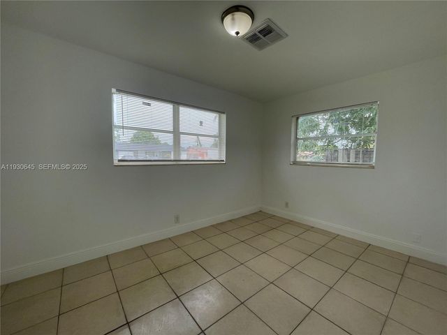 5820 NW 13th St, Sunrise, FL 33313