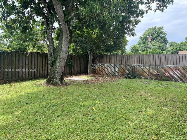 5820 NW 13th St, Sunrise, FL 33313