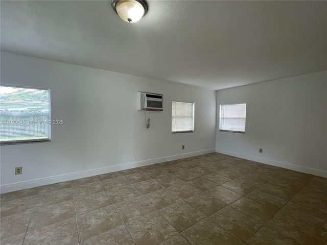 5820 NW 13th St, Sunrise, FL 33313