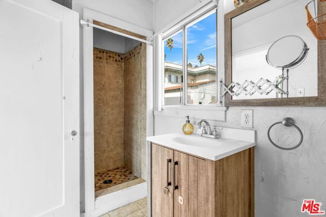 1412 S Victoria Avenue, Los Angeles, CA 90019