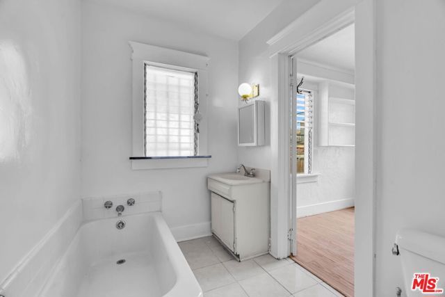 1412 S Victoria Avenue, Los Angeles, CA 90019