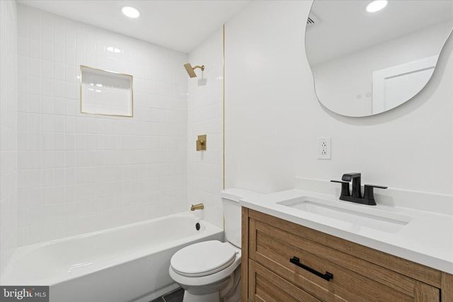 417 E UPSAL ST, Philadelphia, PA 19119