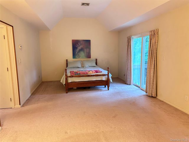 70 Spring Pond Drive, Ossining, NY 10562