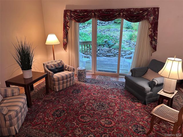 70 Spring Pond Drive, Ossining, NY 10562