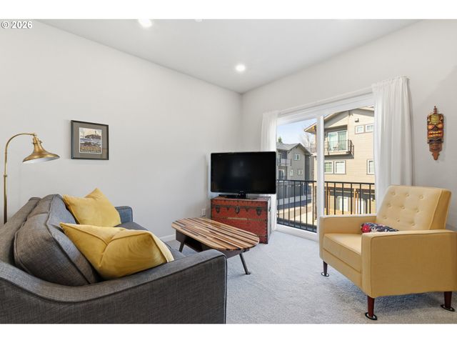 12023 Se HIGH CREEK Rd E, Happy Valley, OR 97086