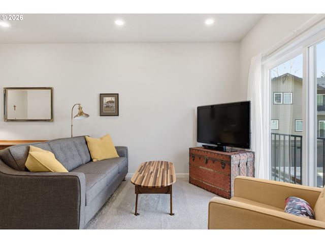 12023 Se HIGH CREEK Rd E, Happy Valley, OR 97086