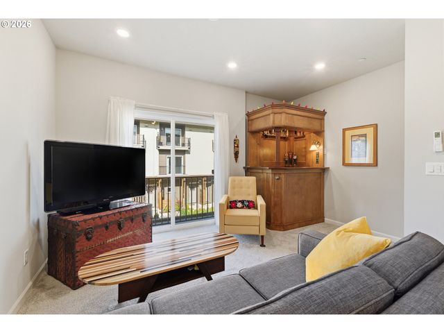 12023 Se HIGH CREEK Rd E, Happy Valley, OR 97086