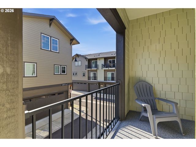 12023 Se HIGH CREEK Rd E, Happy Valley, OR 97086