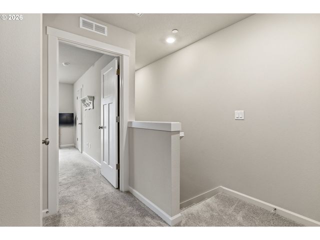 12023 Se HIGH CREEK Rd E, Happy Valley, OR 97086