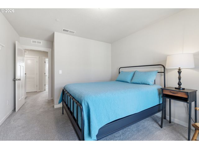 12023 Se HIGH CREEK Rd E, Happy Valley, OR 97086