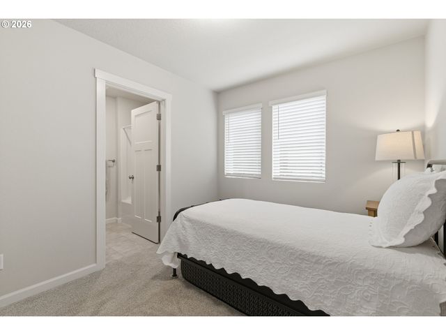 12023 Se HIGH CREEK Rd E, Happy Valley, OR 97086