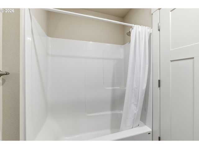 12023 Se HIGH CREEK Rd E, Happy Valley, OR 97086