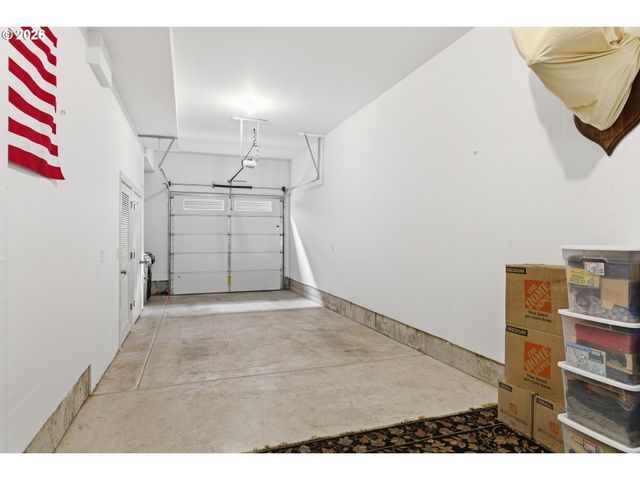 12023 Se HIGH CREEK Rd E, Happy Valley, OR 97086