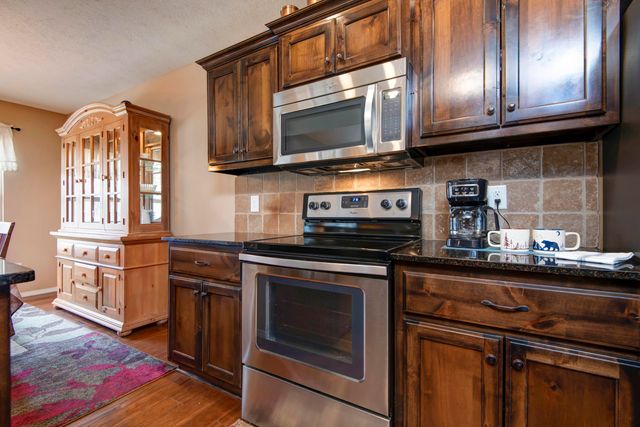 1101 E Fieldstone Drive, Ozark, MO 65721