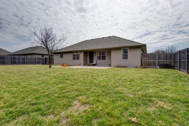 1101 E Fieldstone Drive, Ozark, MO 65721