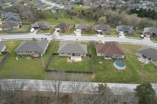 1101 E Fieldstone Drive, Ozark, MO 65721