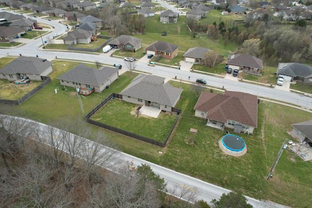 1101 E Fieldstone Drive, Ozark, MO 65721