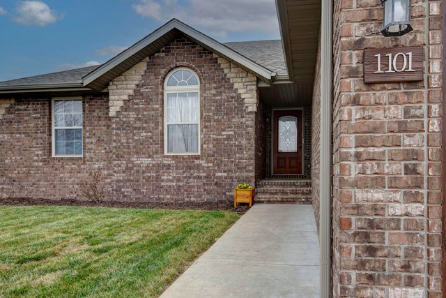 1101 E Fieldstone Drive, Ozark, MO 65721