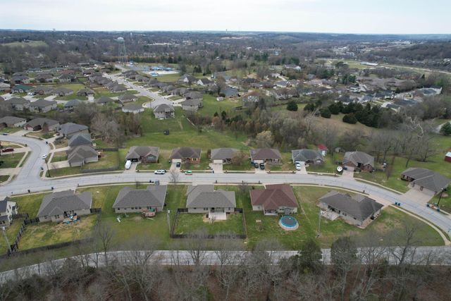 1101 E Fieldstone Drive, Ozark, MO 65721