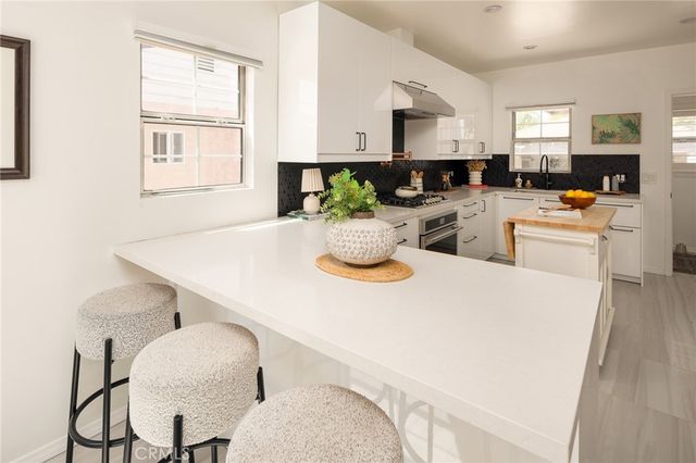 1739 N Niagara, Burbank, CA 91505