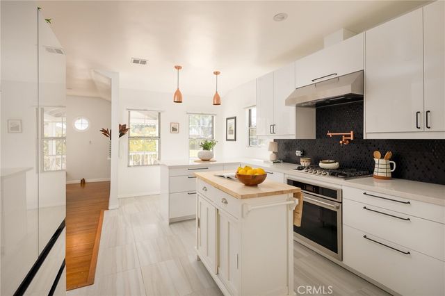1739 N Niagara, Burbank, CA 91505