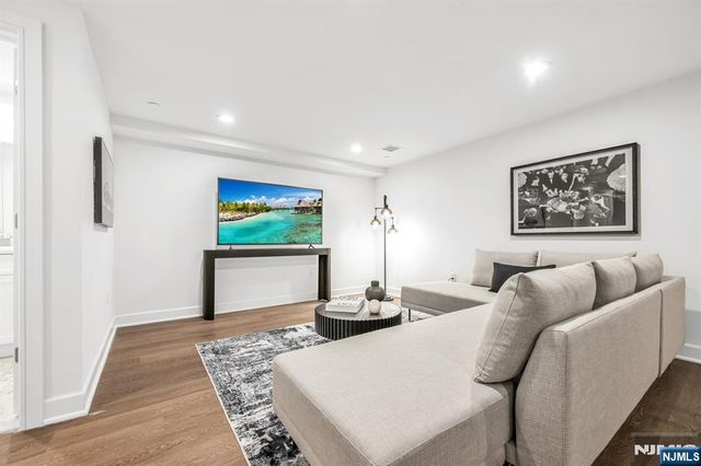 11 Gabriel Court 11, Paramus, NJ 07652